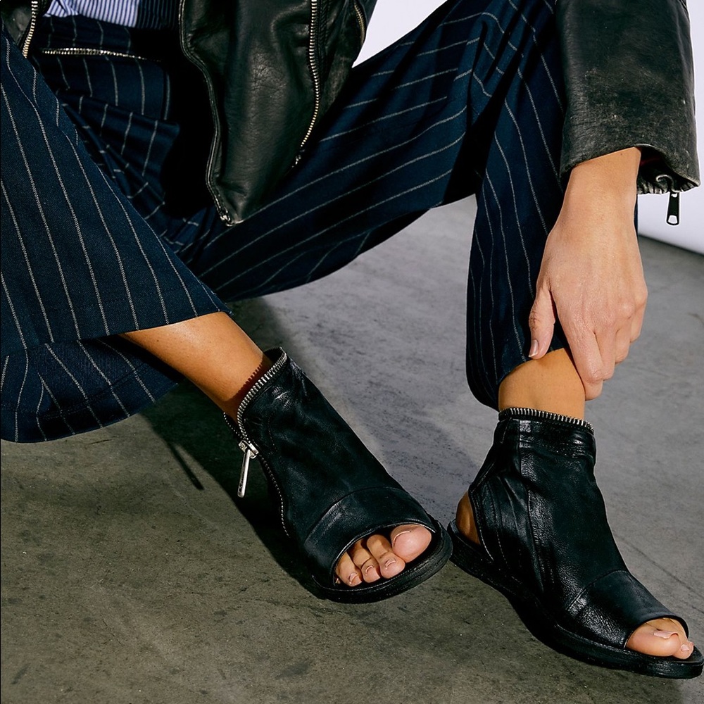 Free People Hazey zip boot sandal. Black leather size 8